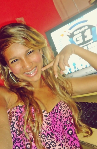 A verdadeira amizade não morre com um simples olhar de indiferença, mais sim quando um dos corações parar de bater. Eu Te Amo Ciete ♥ d- @RenataMegera_