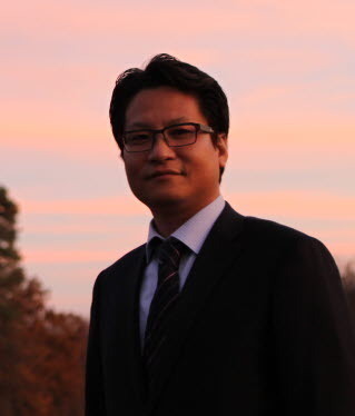 가족을 사랑하고, 친구를 좋아하며, 술을 즐기는 사람. 머리보다는 가슴으로 살고픈 그런 사람.