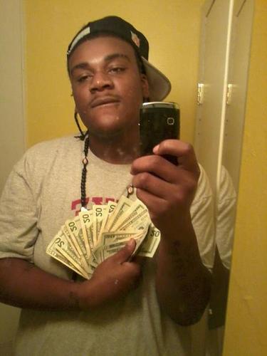 i lovee gettin money,n fukn i got alot of hatera,but maken to much money to?let em bring me dwn i dp me to da fullest fear no nigga!!!, trust no 6itch, eeeee