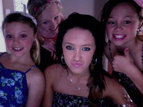 hey im tahnee please follow me an ill follow back,