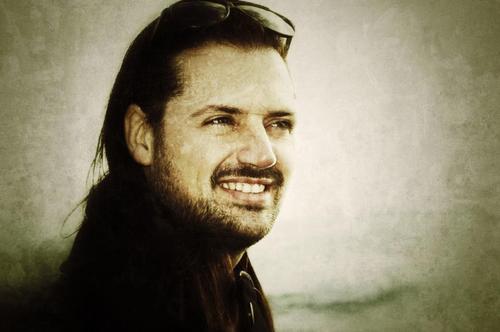 Sono un ragazzo di 38 anni,con mille passioni tra cui il mio lavoro,ovvero optometrista,la politica e la musica,infatti suono la batteria