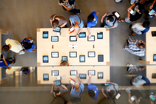 Leading design to foster innovations and end innovators dilemma!