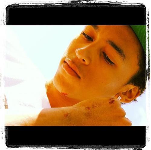 salut jswi Ryan 21 ans ....follow moi et jte dirai qui suis