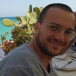 Ingegnere informatico. Pugliese. Appassionato di nuoto