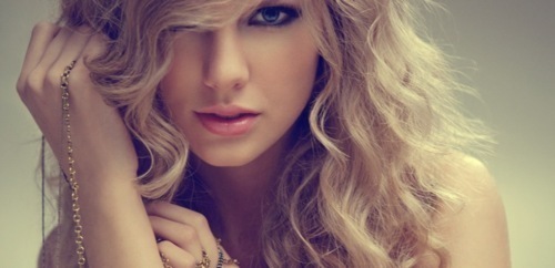 loving Taylor Swift makes me want to make the world burn RED. OK? :)