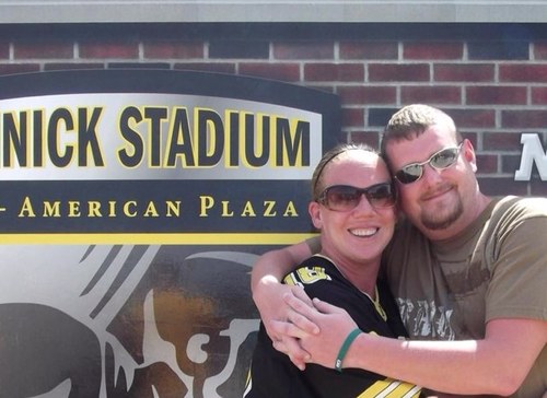 llmart327's profile picture. 