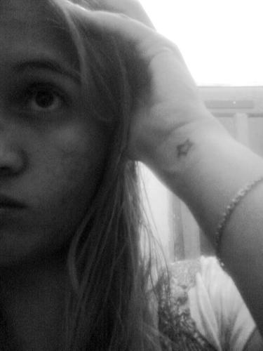 Libriana, 18anos [ate o dia do meu aniversario], comunicativa, bagunceira! enfim, uma guria #Feliz!  :)