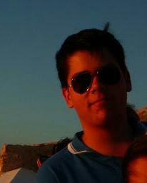 19 de mayo de 1994. Sevillano. Sevillista. Andaluz y Español. Estudiante de Ing. Industrial en la Universidad de Sevilla.
