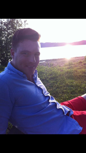 twittrar sällan, läser oftare om Leksands IF och Liverpool FC