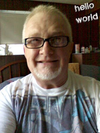Graphic designer, geek, semi-old, semi-good looking, semi-intelligent, BK amputee, ghey.
