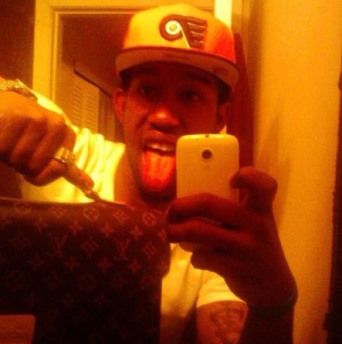Im the type of nigga to throw a crazy party bring all the bitches out make unlimited  and then go fuck deltas - Joker