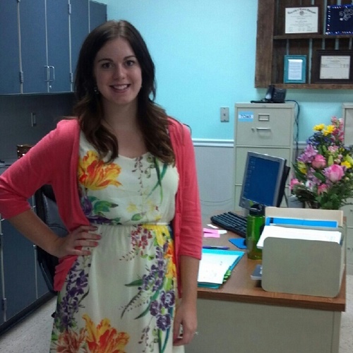 newly married. teacher. book lover. wannabe fashionista. craft nut. country girl.