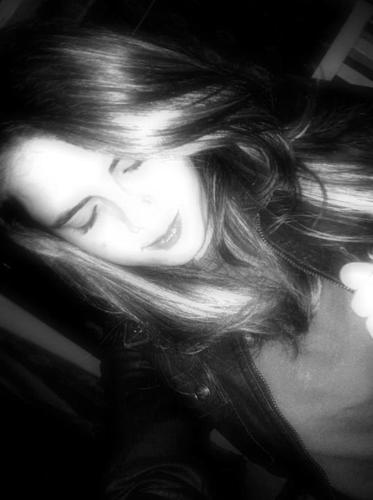 É que não fɑz sentido cɑminhɑr sem dɑr ɑ mão prɑ você  ♪

   :* meu vɑgɑbundo perfeito @_DennisDN . ♥