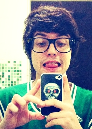 Você é um dos motivos pelo qual eu levanto todas as manhãs @pelanzarestart || Dona: @JuliaaMarquees Since: 11/10/10