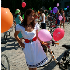 ily51's profile picture. I wear a necklace cause I like to know when I`m upside down.