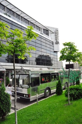 Изысканный, минималистичный и невероятно уютный, BAR-BUS станет идеальным местом для проведения различного рода мероприятий......