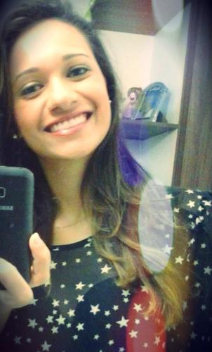 Tô me afastando de tudo que me atrasa, me engana, me segura e me retém. Tô me aproximando de tudo que me faz completo, me faz feliz e que me quer bem.