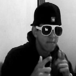 estilo boreteee! ;D '  .oi!           Follow me?! Sou rico,bonito, muito bem-sucedido e muito engraçado, meu único defeito é que sou mentiroso.