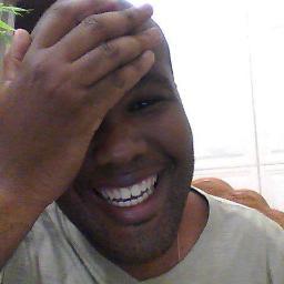 Analista de Mídias Sociais/Editor de conteúdo na @AgenciaNuve , publicitário e pós graduando em gestão de vendas e varejo :)
