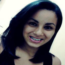 Eu erro. Perco a paciência e me estresso facilmente. Choro por besteira e dou risada do nada !