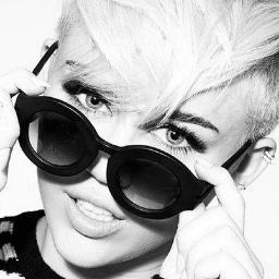 Nossa Miley Sorriso, :D