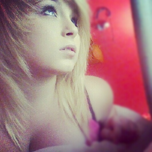 Gloweeglow's profile picture. 