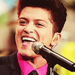@BrunoMars é a minha vida, meu amor, meu príncipe, meu carrotudo, meu tudo, minha rasão, meu lindo, meu anti-tecnologia, meu anão e minha inspiração !