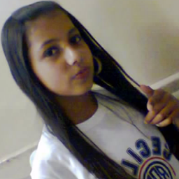 , 14 anoos , sou baixinha u.u' ee feliz gosta de mim? obg , naoô gosta problema seu *-* haha como agradar a todos se nem msm DEUS agradou !! ,namoradôo s2'