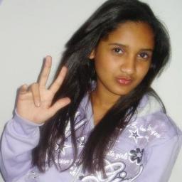 Apenas uma menina que fica na della e que esttá realizando seus pequenos sonhoos 12 anos gosto do @luanSantana ♥ Retardada ? @kellyhudgeens Love !