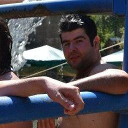 cumhuriyetin ilk günleri gibiydi yüzün...