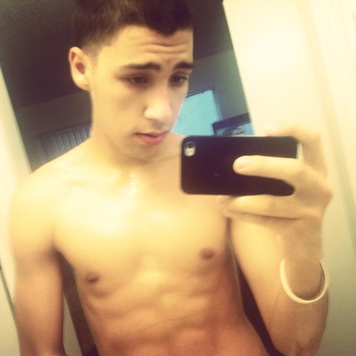 jayybbx's profile picture. .