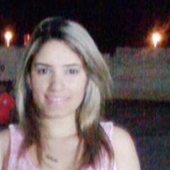 _  15 anos, estudante do ens. médio, alegre, ousada, atrevida, teimosa, muito ciumenta, simpática, irônica ..