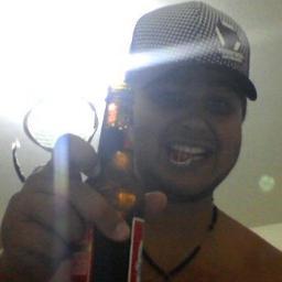 ...mesmo assim depois de morto ainda eu atrapalho.
morre o homem e fica a fama e minha fama da trabalho.