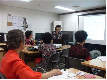 selecword's profile picture. 논리의 비약과 적절하지 않은  인용은 강의의 진실성을 낮춘다.