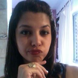 Sou Aquela que se proteje com pensamentos de Amor e Alegria, o passado para mim está perdoado e esquecido ..