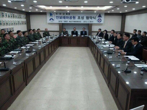 honorprint's profile picture. 자연과 공생하기 위해서는 우리가 자연과 함께하고자 하는 욕심을 줄여야 한다. 이미 많이 파괴했으니까!