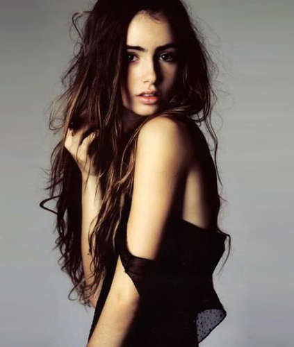 I'm am mutanat and my powers: speed and invisibility & my daughter : @Mutant_SarahH and I'm queen of werewolfs and im taken by my mate (RP)