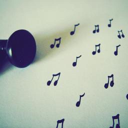Porque a veces la música y las redes sociales van unidas... Entérate aquí y ayúdame a ganar una Beca para un Máster por cada Me gusta en Facebook.