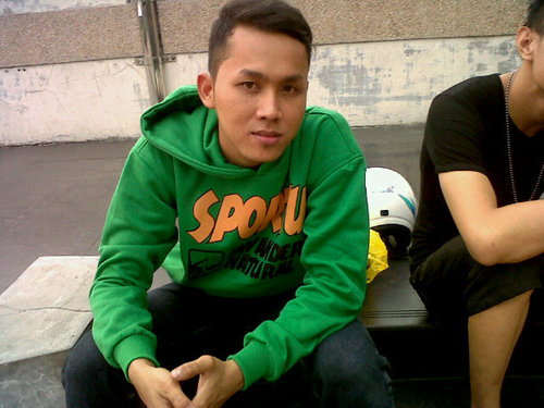 SugengPemadam's profile picture. Q anak nya ga suka yg mcem2.syg ortu,tidak suka mnabung.dan yg pling bnci tidak suka sma anak kecil karna berisik