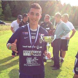 Född 97 Fotbolls spelare ii Lundby if Anfallare. nummer 8