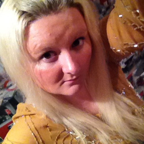Hard working young mom of a gorgeous little boy, love life and all that it has to offer. I work hard in my job, spare time is spent spoiling my baby x