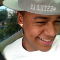 {...} Mesmo que tudo isso só fique no sonho te amando eu vou ♪ / E mesmo se eu tiver mil e uma opções eu ainda escolheria você!  @OLeoSantana ♥