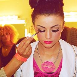 Team Follow Back. i'm not perfect, i'm not pretty
love #THG !
