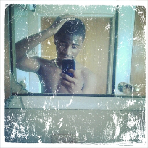 Follow me nd i follow back : )