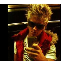 Since 09.03.11 oficializada pelo PeLu dia 9.08.11! Eu não vou deixar a distância atrapalhar o amor que eu sinto por você @Thomasrestart (L)