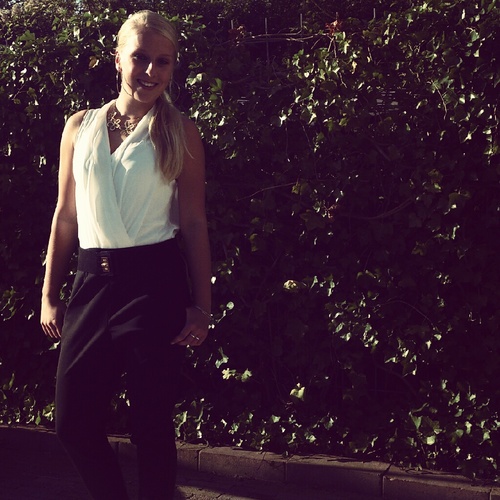 Juliamareen's profile picture. 'Succes;  depends on the second letter.