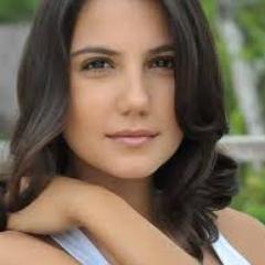 sou atriz adoro minha personalidade faço a novela rebelde e adoro minha familia todaa S2