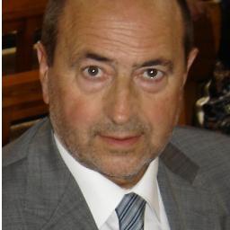 ... nét de cap de colla i de fuster...
sé d'on vinc i a on vaig...
hem de donar un sentit a la vida pel fet que a la vida li manca sentit.