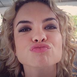 Um amor indescritível, mas que comove sorrisos. Since: 02/12/2011  Donas: @_oisoumands e @arrobadri