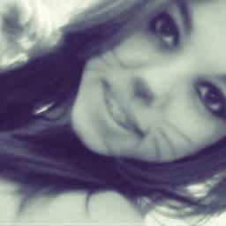 Ela tem força Ela tem sensibilidade Ela é guerreira Ela é uma deusa Ela é mulher de verdade ♪